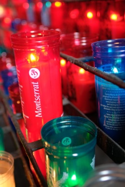 Ofrenda de velas a la Virgen de Montserrat