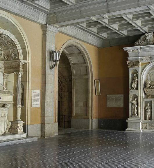 Restauración de las esculturas y esgrafiados